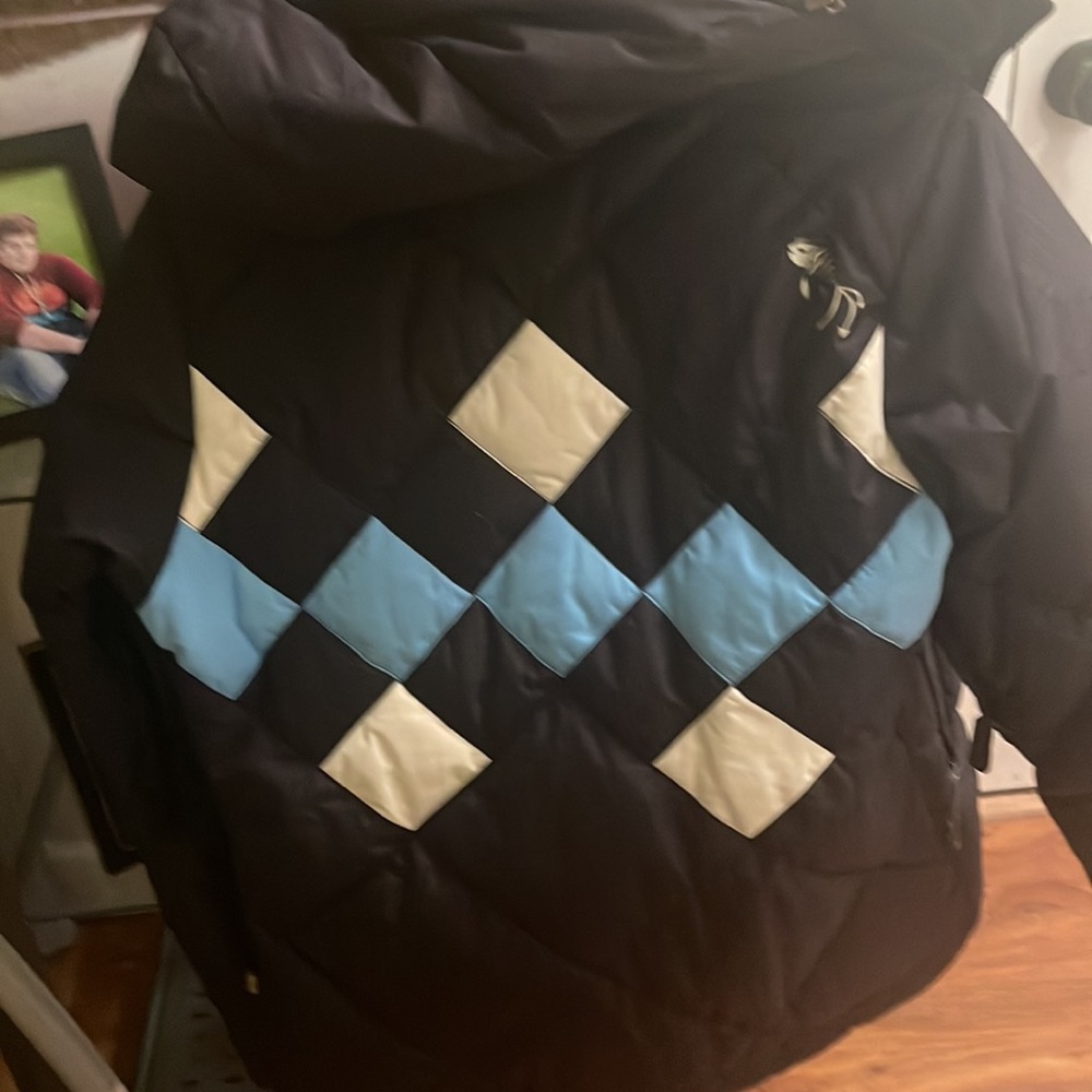 Like New Barely Worn Descente Ski Jacket - image 2